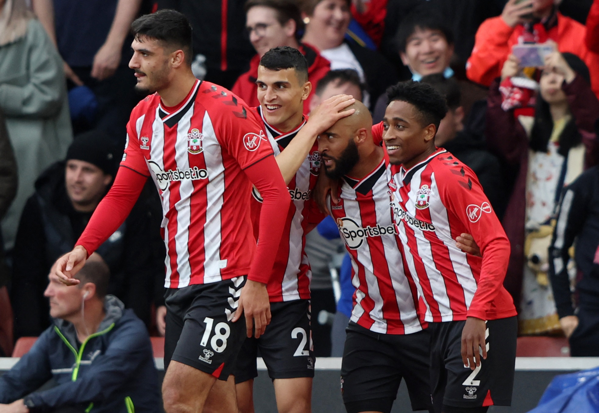 阿尔卡拉斯表演赛搞笑举动笑翻全场，指出乐观态度是最大武器