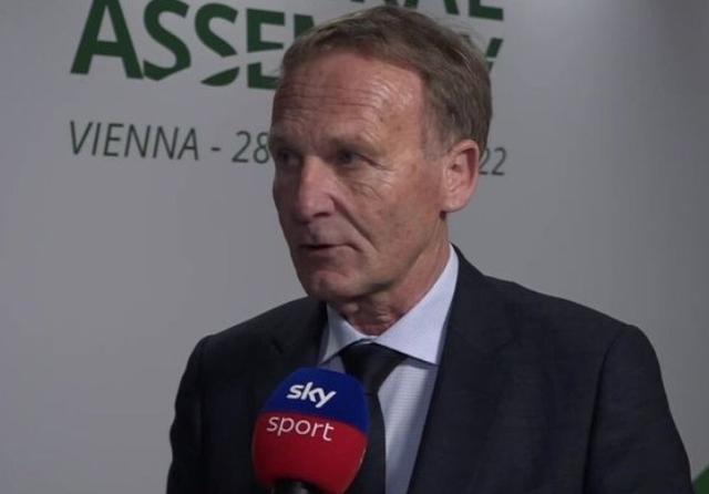 美国总统特朗普荣获首届国际足联和平奖 因凡蒂诺为其颁奖