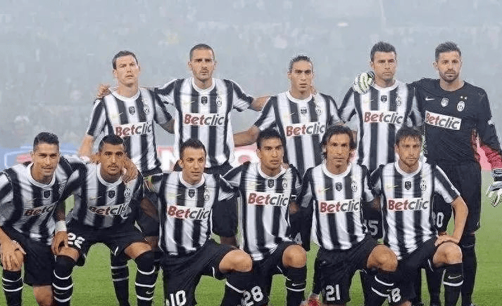 篮球湖人核心球员连续四场得分上双